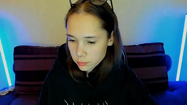 LilKittens online show from March 13, 5:18 pm