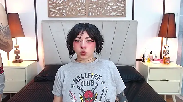 Aria and orien online show from March 7, 11:07 am