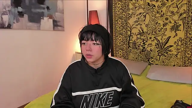 Aria and orien online show from January 10, 11:34 am