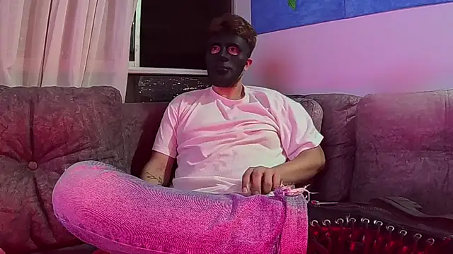 Snapshot of PaulZacx chatting on December 2, 4:18 am PaulZacx online show from December 2, 4:18 am