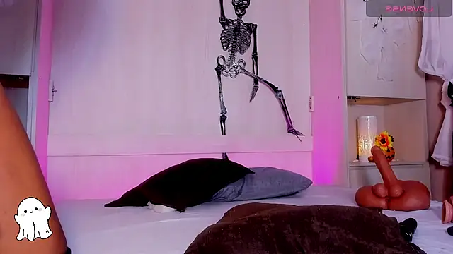 BeverlySteel online show from October 8, 4:21 am