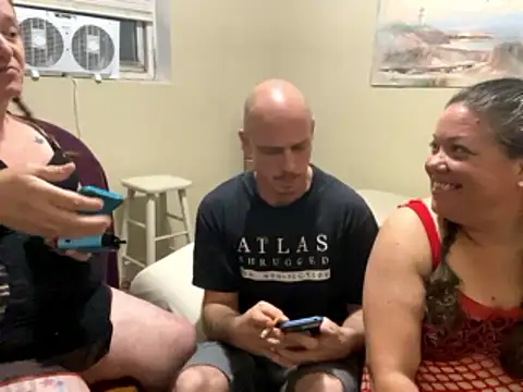 Snapshot of Mac_ThunderCock chatting on June 5, 3:35 am Mac ThunderCock online show from June 5, 3:35 am