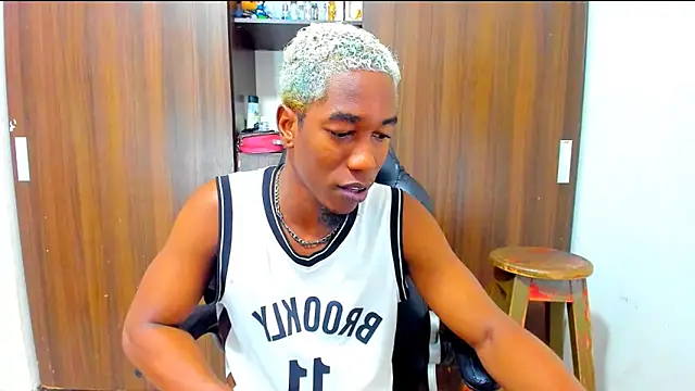 Dreamastercum  online show from November 22, 8:19 pm