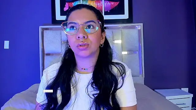 Snapshot of emilyy_cooperr chatting on February 5, 12:10 pm emilyy cooperr online show from February 5, 12:10 pm