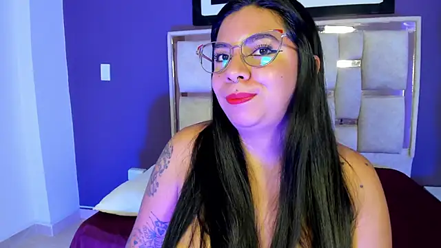 Snapshot of emilyy_cooperr chatting on February 9, 12:09 pm emilyy cooperr online show from February 9, 12:09 pm