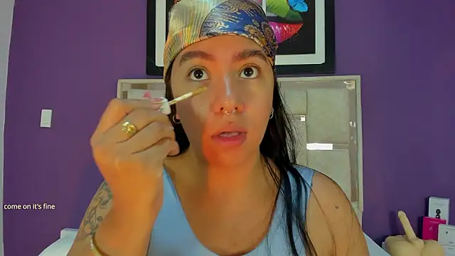 Snapshot of emilyy_cooperr chatting on February 18, 12:12 pm emilyy cooperr online show from February 18, 12:12 pm