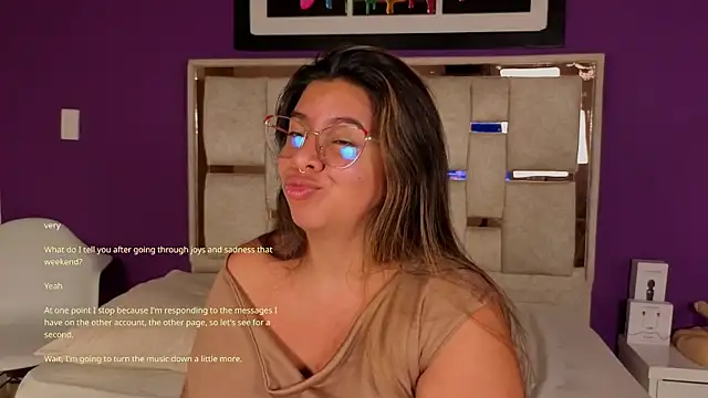 Snapshot of emilyy_cooperr chatting on July 13, 12:19 pm emilyy cooperr online show from July 13, 12:19 pm