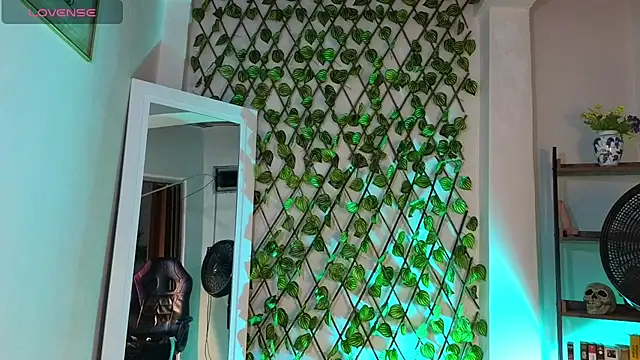 demimoore222 online show from March 18, 12:05 am