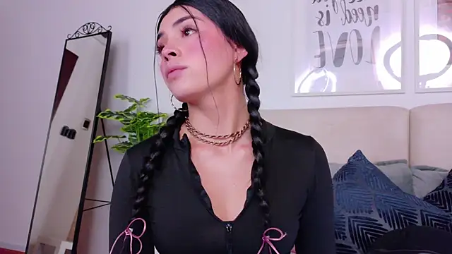 SaritaBratz online show from November 14, 8:40 pm