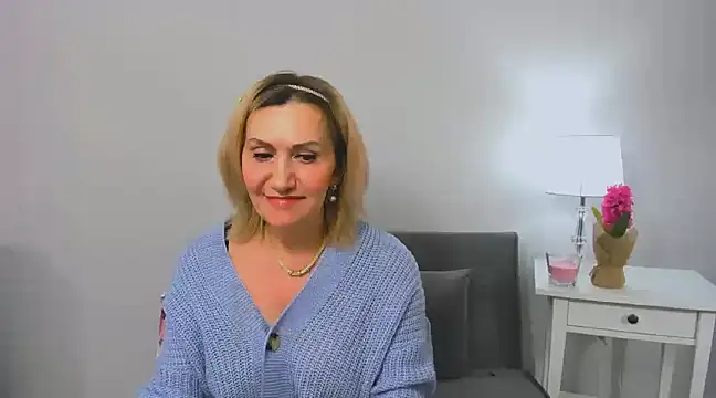 Snapshot of IsabellaSexyMilf chatting on March 6, 4:07 pm IsabellaSexyMilf online show from March 6, 4:07 pm
