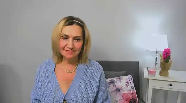 Snapshot of IsabellaSexyMilf chatting on March 6, 7:10 pm IsabellaSexyMilf online show from March 6, 7:10 pm