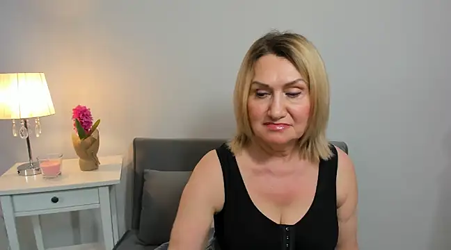 Snapshot of IsabellaSexyMilf chatting on March 12, 7:28 pm IsabellaSexyMilf online show from March 12, 7:28 pm