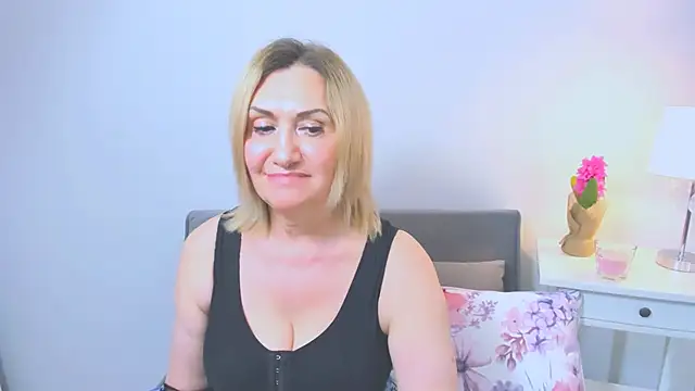 Snapshot of IsabellaSexyMilf chatting on March 15, 9:30 am IsabellaSexyMilf online show from March 15, 9:30 am
