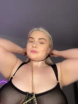 April Vancee online show from March 8, 12:30 pm