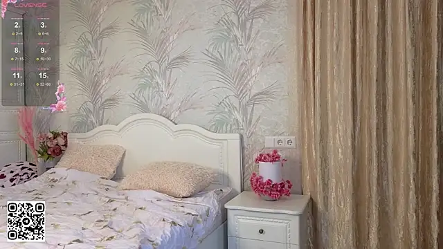 Snapshot of JaneVibes chatting on November 1, 6:37 am JaneVibes online show from November 1, 6:37 am