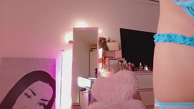 Snapshot of MiaKnoxxx chatting on February 5, 11:31 pm MiaKnoxxx online show from February 5, 11:31 pm