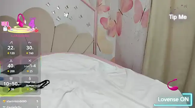 sweetiepeach  online show from March 18, 5:41 am