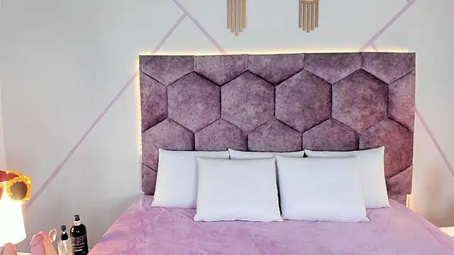 aurora collinss  online show from October 23, 12:04 pm