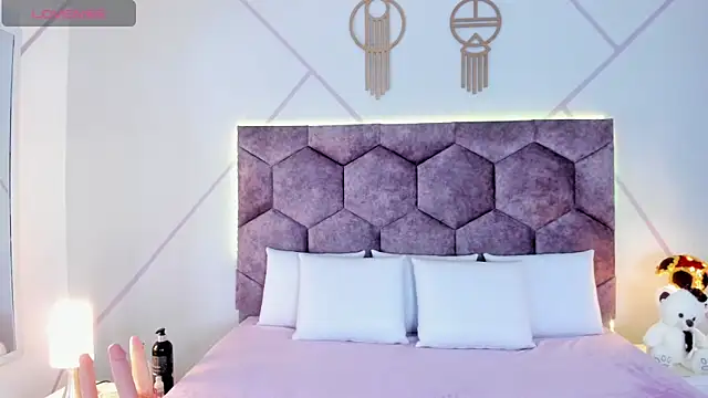 aurora collinss  online show from October 30, 12:39 pm