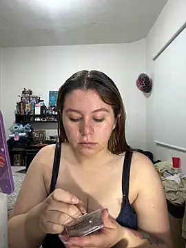 Snapshot of sarah_t1_ chatting on May 6, 5:40 pm sarah t1 online show from May 6, 5:40 pm