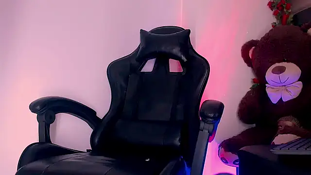 Snapshot of SashaNova chatting on February 14, 8:00 am SashaNova online show from February 14, 8:00 am