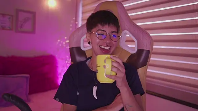 tommy blue online show from April 15, 1:07 pm