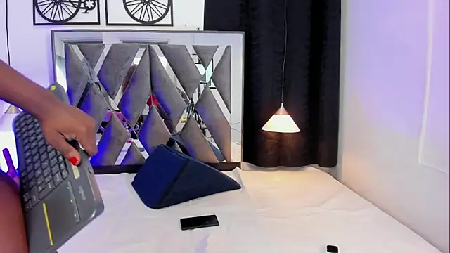 CandyMartinez  online show from March 13, 8:15 pm