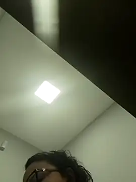 Snapshot of viviksmel chatting on December 19, 4:03 pm viviksmel online show from December 19, 4:03 pm