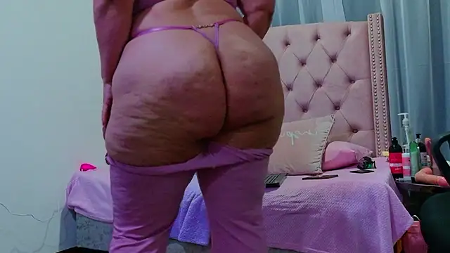 scarlettbooty online show from September 19, 1:40 am