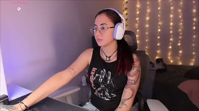 Snapshot of Camil_Lee chatting on November 8, 3:07 am Camil Lee online show from November 8, 3:07 am