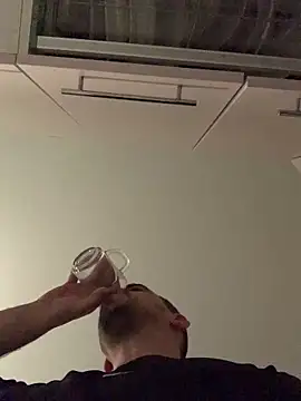 Snapshot of Maxpeins chatting on February 28, 11:50 pm Maxpeins online show from February 28, 11:50 pm