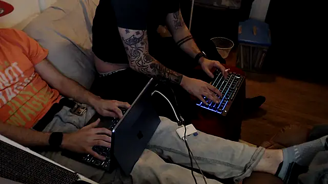 weknowourworth6999 online show from January 9, 7:33 am