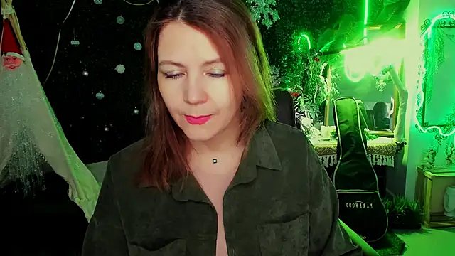 Snapshot of NicoleHitman chatting on February 5, 9:14 am NicoleHitman online show from February 5, 9:14 am