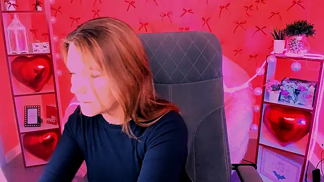 Snapshot of NicoleHitman chatting on February 12, 9:48 am NicoleHitman online show from February 12, 9:48 am