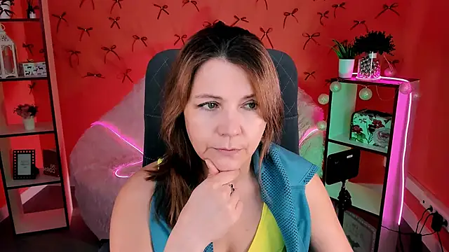 Snapshot of NicoleHitman chatting on February 27, 9:20 am NicoleHitman online show from February 27, 9:20 am