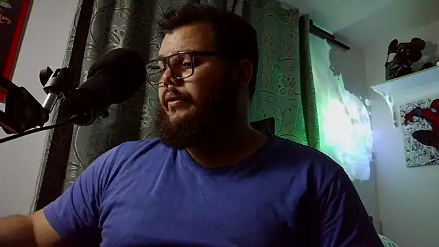 Snapshot of Edmund98 chatting on December 19, 1:34 am Edmund98 online show from December 19, 1:34 am