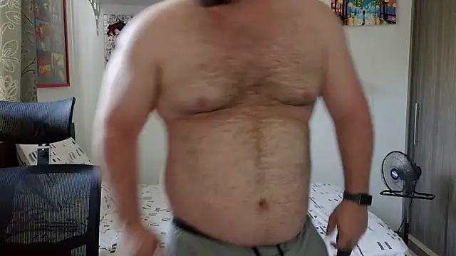 Snapshot of Edmund98 chatting on February 9, 5:50 pm Edmund98 online show from February 9, 5:50 pm