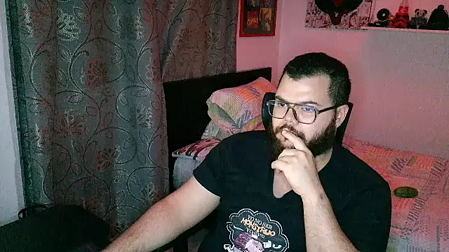 Snapshot of Edmund98 chatting on February 18, 12:39 am Edmund98 online show from February 18, 12:39 am