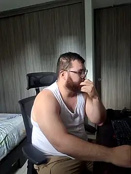 Snapshot of Edmund98 chatting on February 23, 1:41 pm Edmund98 online show from February 23, 1:41 pm