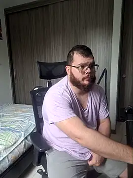 Snapshot of Edmund98 chatting on February 24, 1:53 pm Edmund98 online show from February 24, 1:53 pm