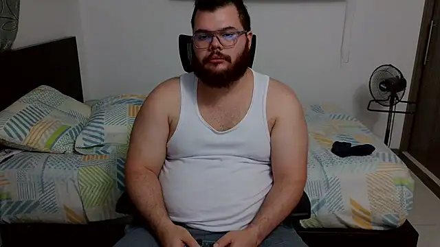 Snapshot of Edmund98 chatting on February 25, 1:59 am Edmund98 online show from February 25, 1:59 am