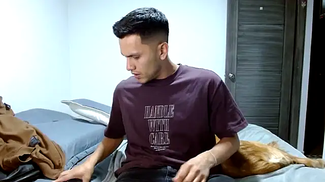 Snapshot of fetichistas96 chatting on March 31, 12:34 am fetichistas96 online show from March 31, 12:34 am