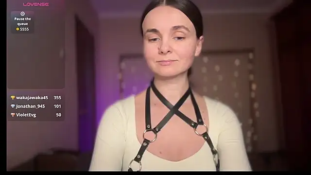 lanaloulou online show from September 28, 6:02 pm