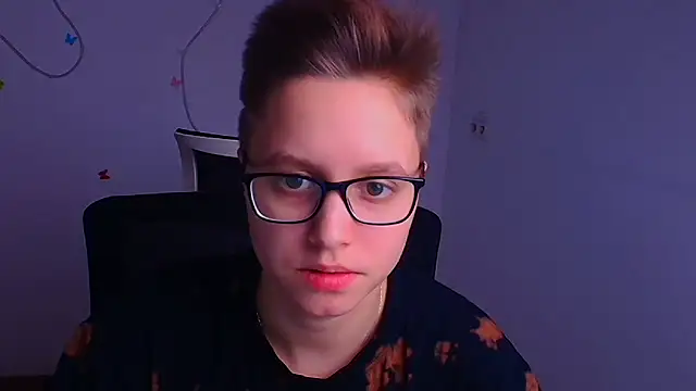 Snapshot of Bella_Swannn chatting on March 6, 3:56 pm Bella Swannn online show from March 6, 3:56 pm