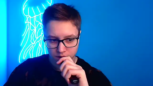 Snapshot of Bella_Swannn chatting on March 11, 6:21 am Bella Swannn online show from March 11, 6:21 am