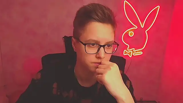 Snapshot of Bella_Swannn chatting on March 12, 12:57 pm Bella Swannn online show from March 12, 12:57 pm