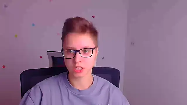 Snapshot of Bella_Swannn chatting on March 18, 6:15 pm Bella Swannn online show from March 18, 6:15 pm