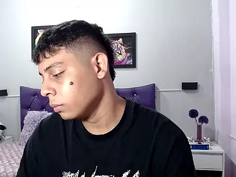 Snapshot of Alejandroo_22 chatting on October 24, 1:40 pm Alejandroo 22 online show from October 24, 1:40 pm