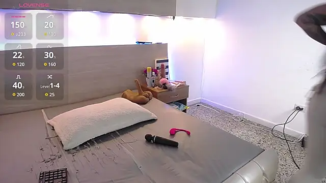 Snapshot of Cristal_Velle chatting on October 6, 12:24 pm Cristal Velle online show from October 6, 12:24 pm