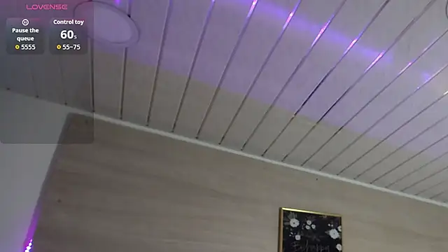 Snapshot of Cristal_Velle chatting on October 22, 12:27 pm Cristal Velle online show from October 22, 12:27 pm